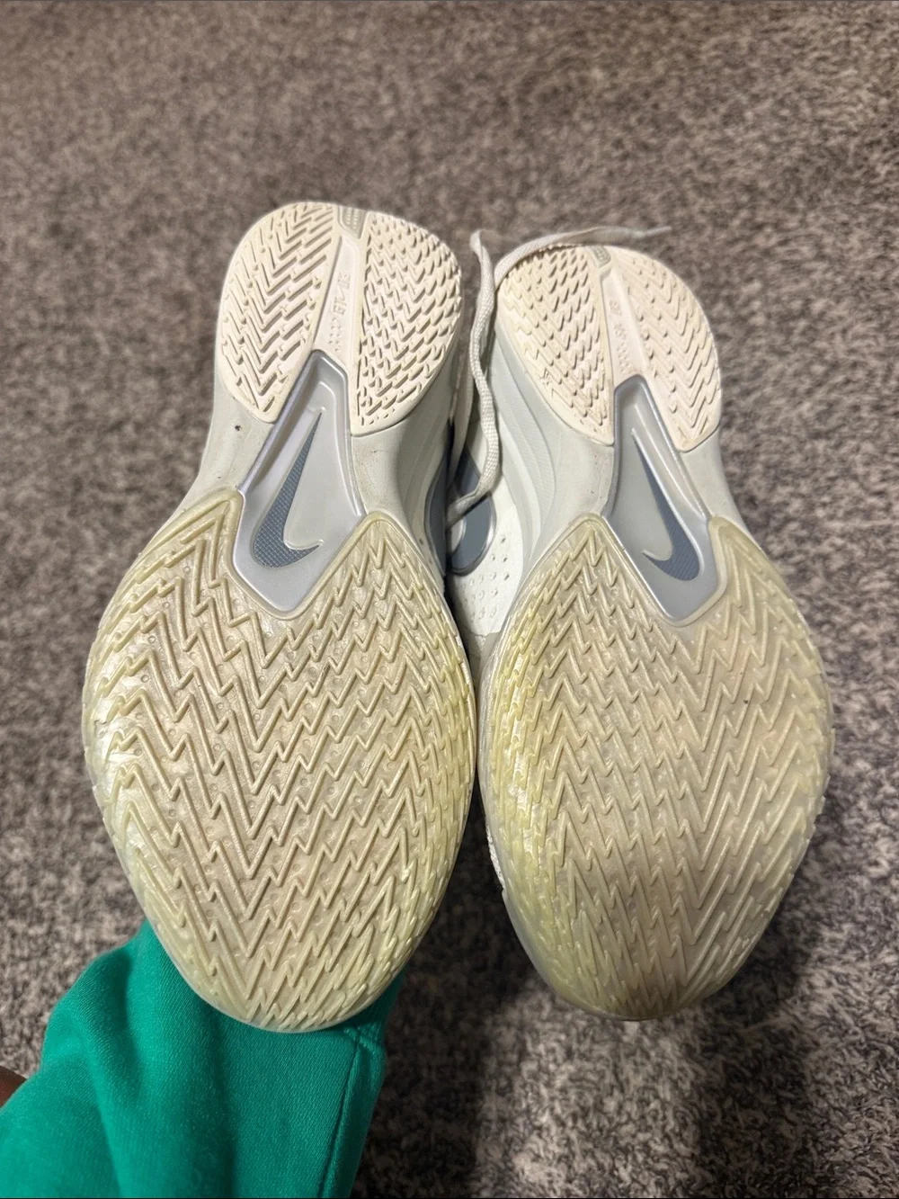 Nike Men’s White and Grey GT Cut 3 basketball shoes